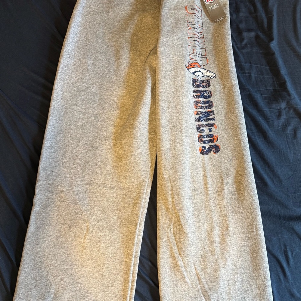 NFL Denver Broncos Women’s Gray Wide Leg Sweatpants sz Large NWT - Picture 2 of 6